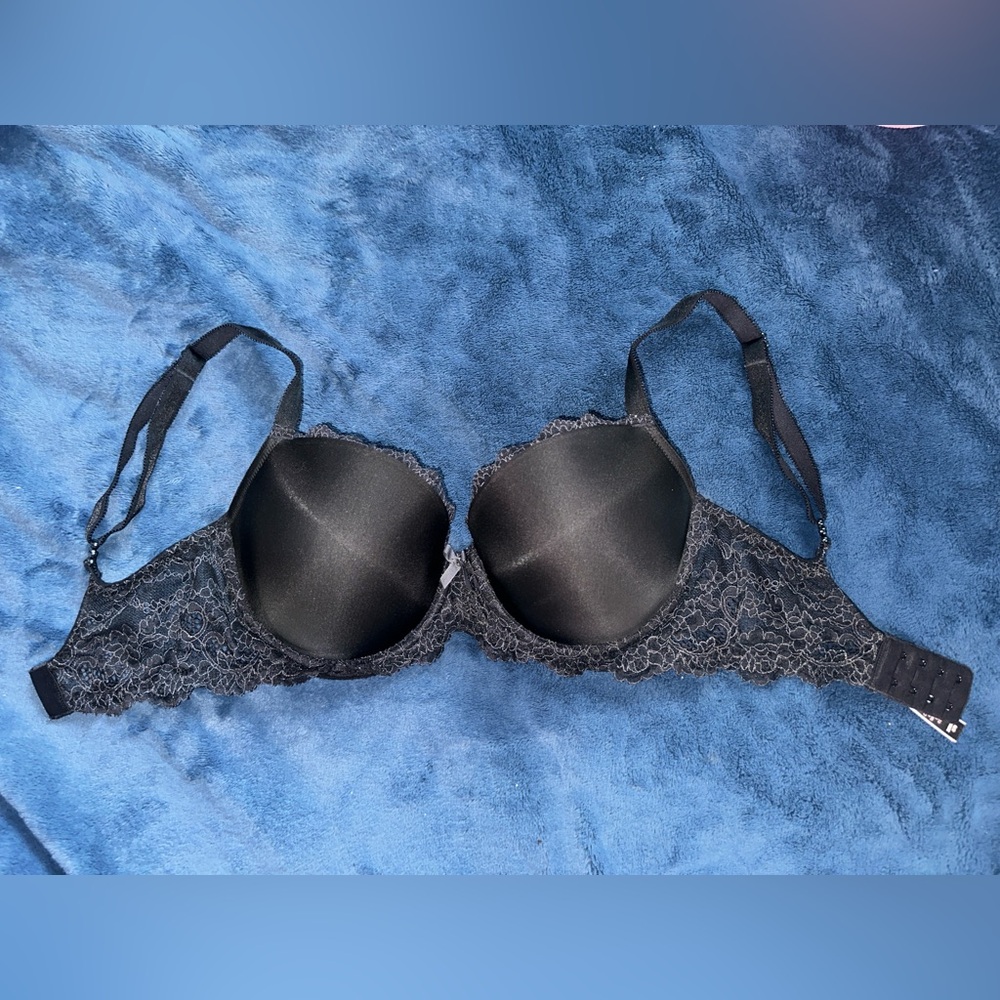 Victoria’s Secret Lined Demi Black Lace Trim Size 32DDD